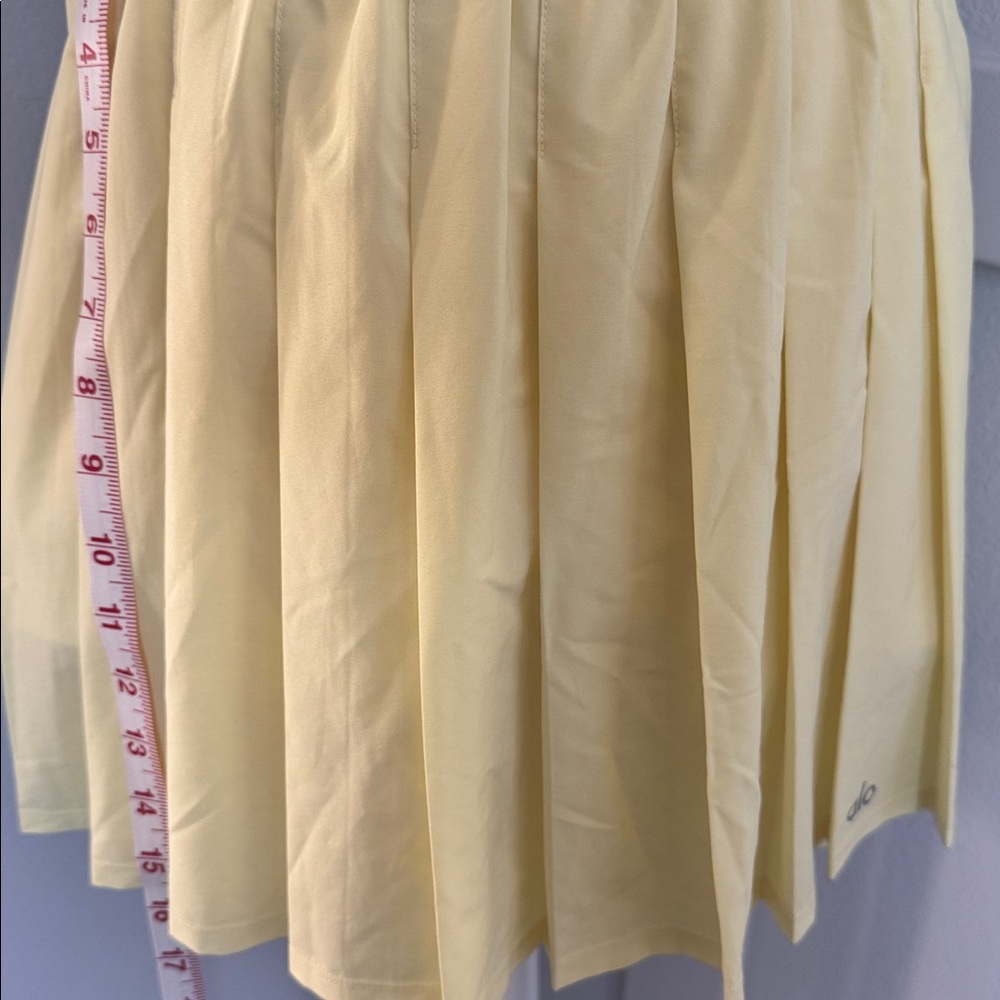 ALO Yoga Light Yellow tennis skirt - Picture 2 of 5